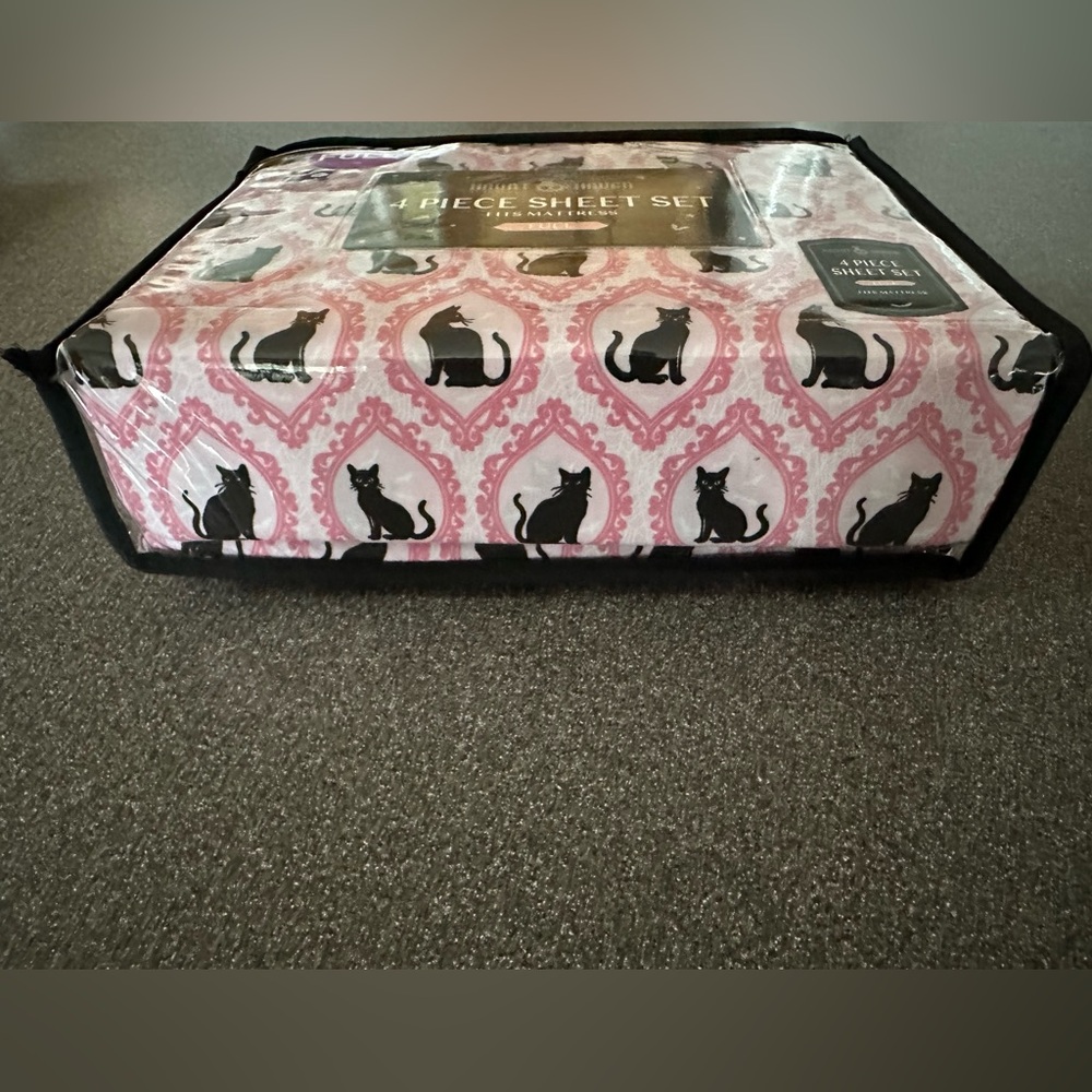 Haunt Haven Full Sheet Set Pink Black Cat Halloween 4 Piece Bedding - Picture 5 of 7